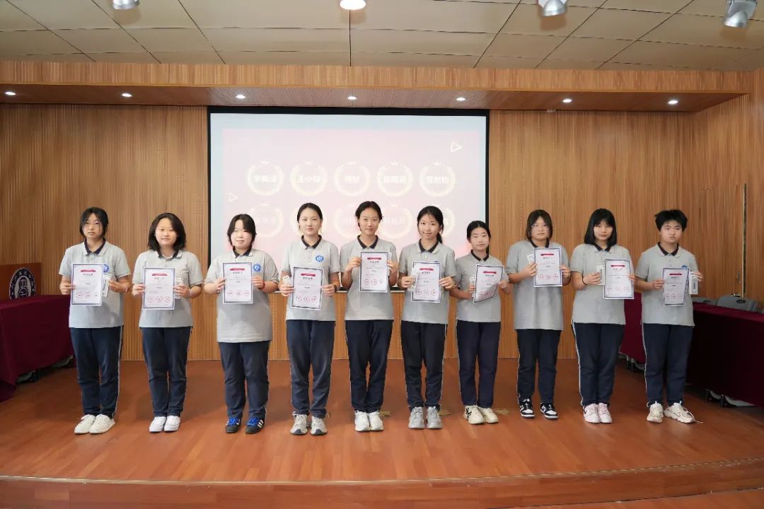 重磅喜讯】21项全国大奖花落六力高中！揭秘“家门口的风景”征文佳绩背后，独家思维训练如何点亮学生创作之光！